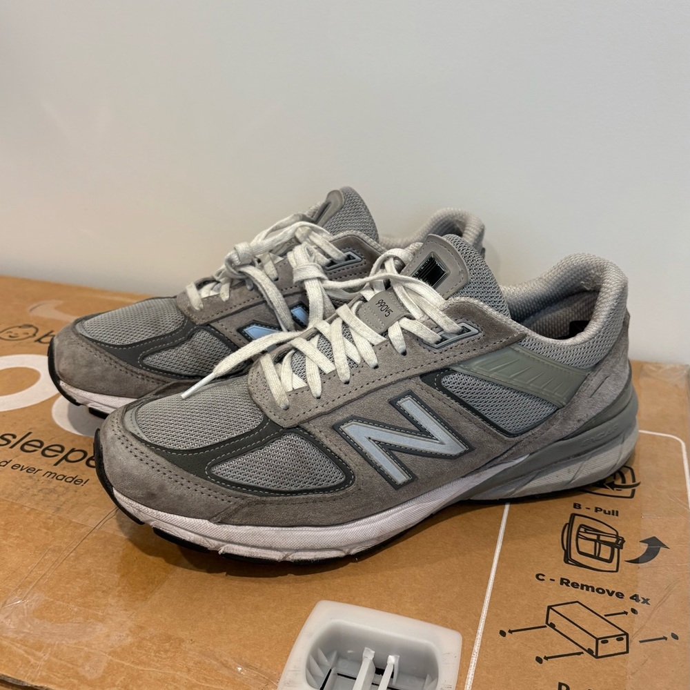 New Balance size 10 990v5 gray white